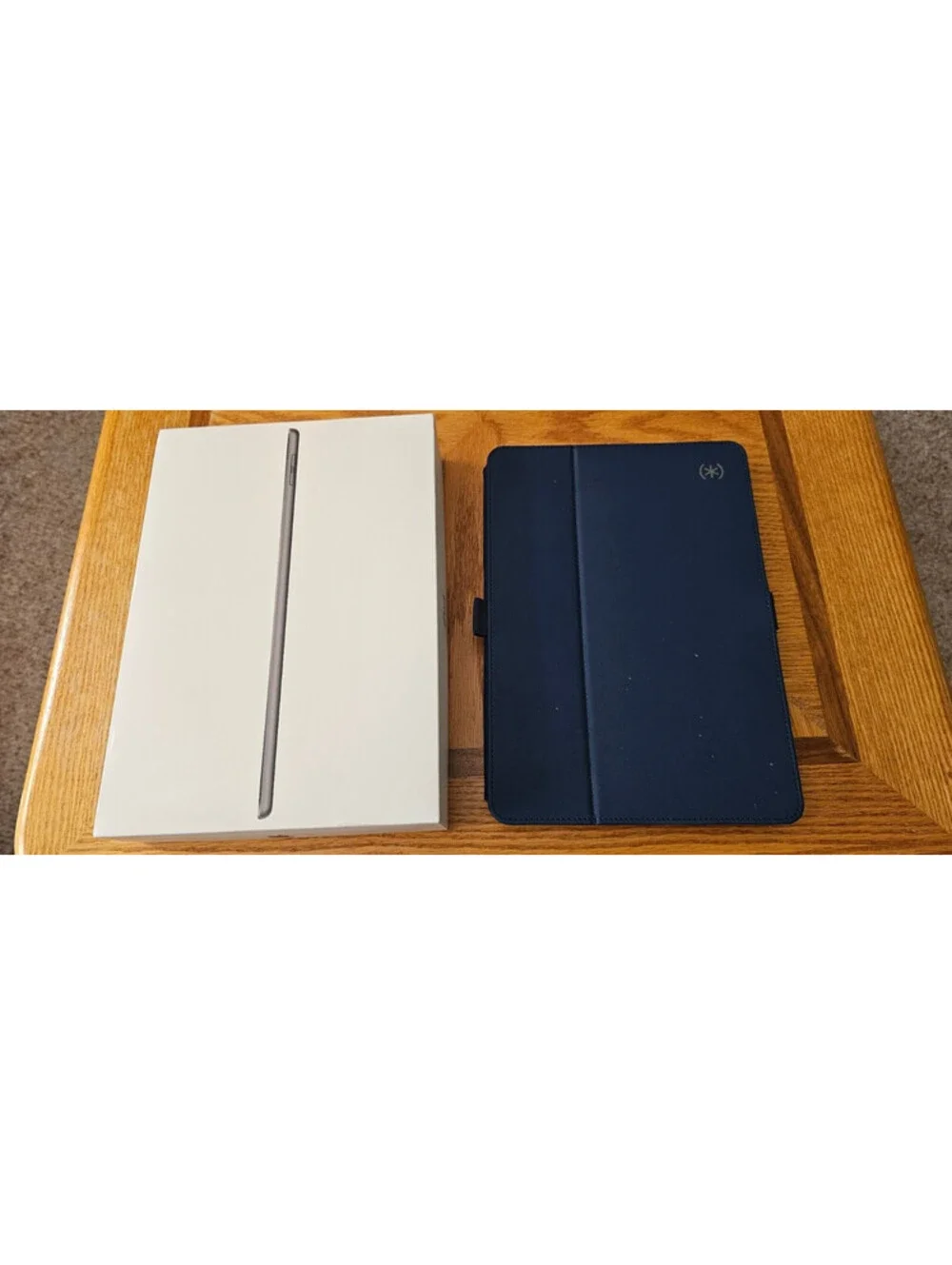 -Apple iPad (9th Generation) A2603 64 GB  bundle with speck case